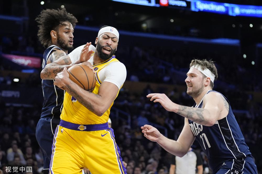 冰球运动中 冰球运动中