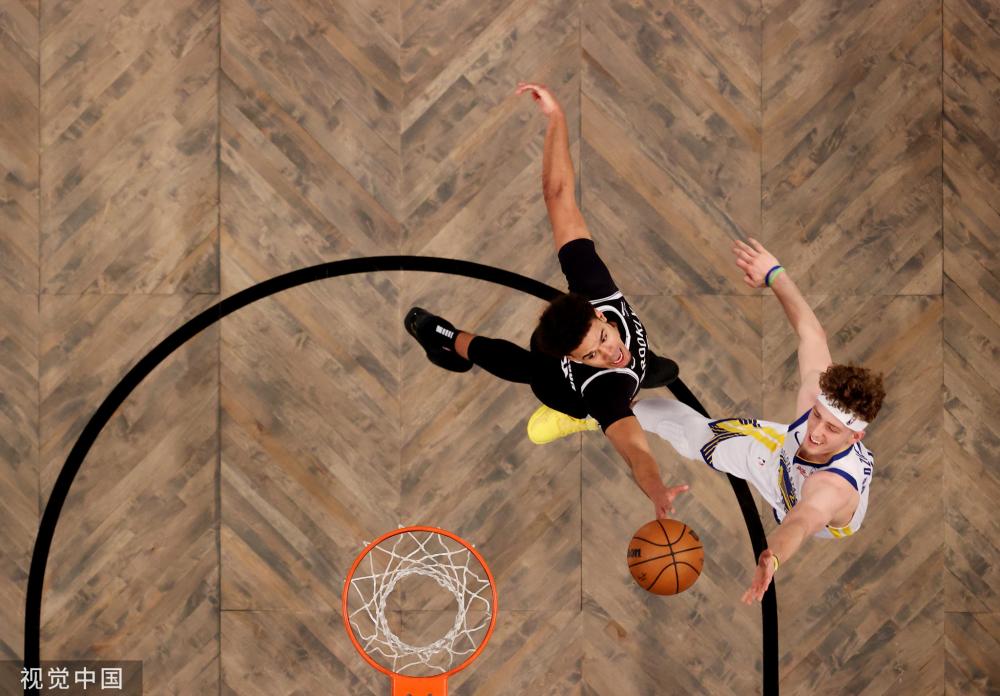 让他在后卫 让他在后卫